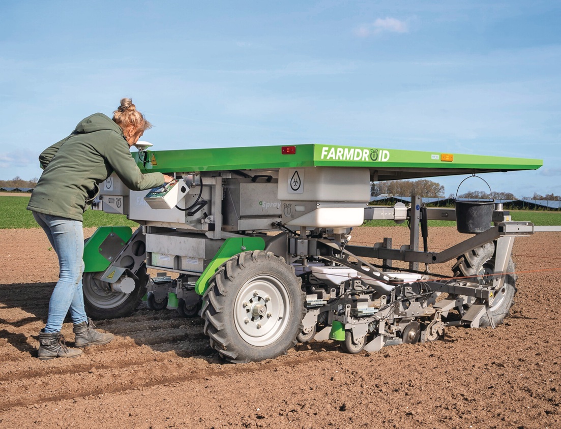 Pioneering in the Dutch polder again with a robot