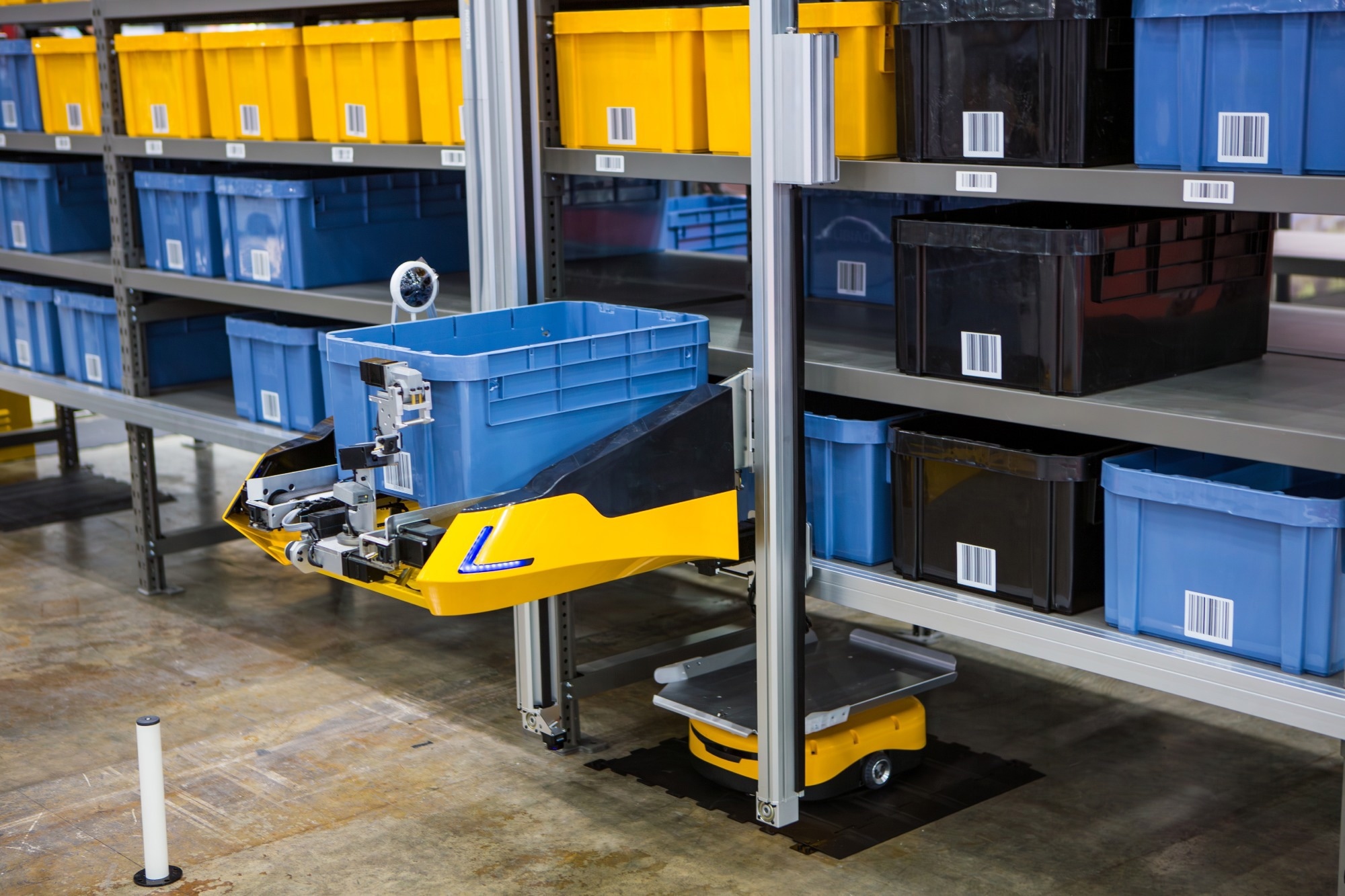 VSLAM Navigation Improves Indoor Logistics Robot Efficiency