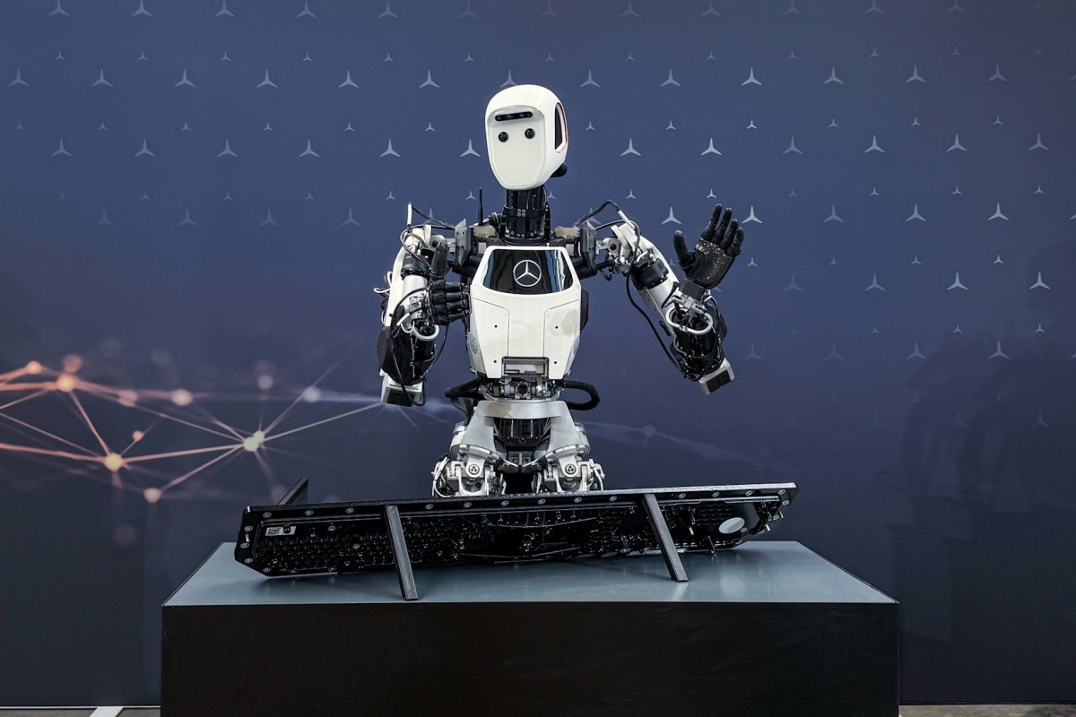 Mercedes-Benz Integrates Humanoid Robots From Apptronik into Berlin Production Facility