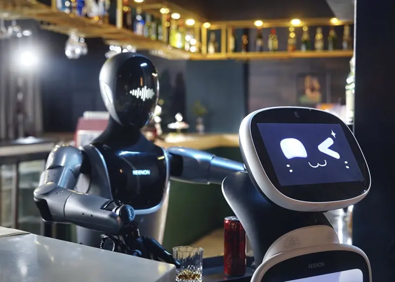 Video: KEENON Robotics Enters Humanoid Field with XMAN-R1, Expands Autonomous Cleaning Lineup