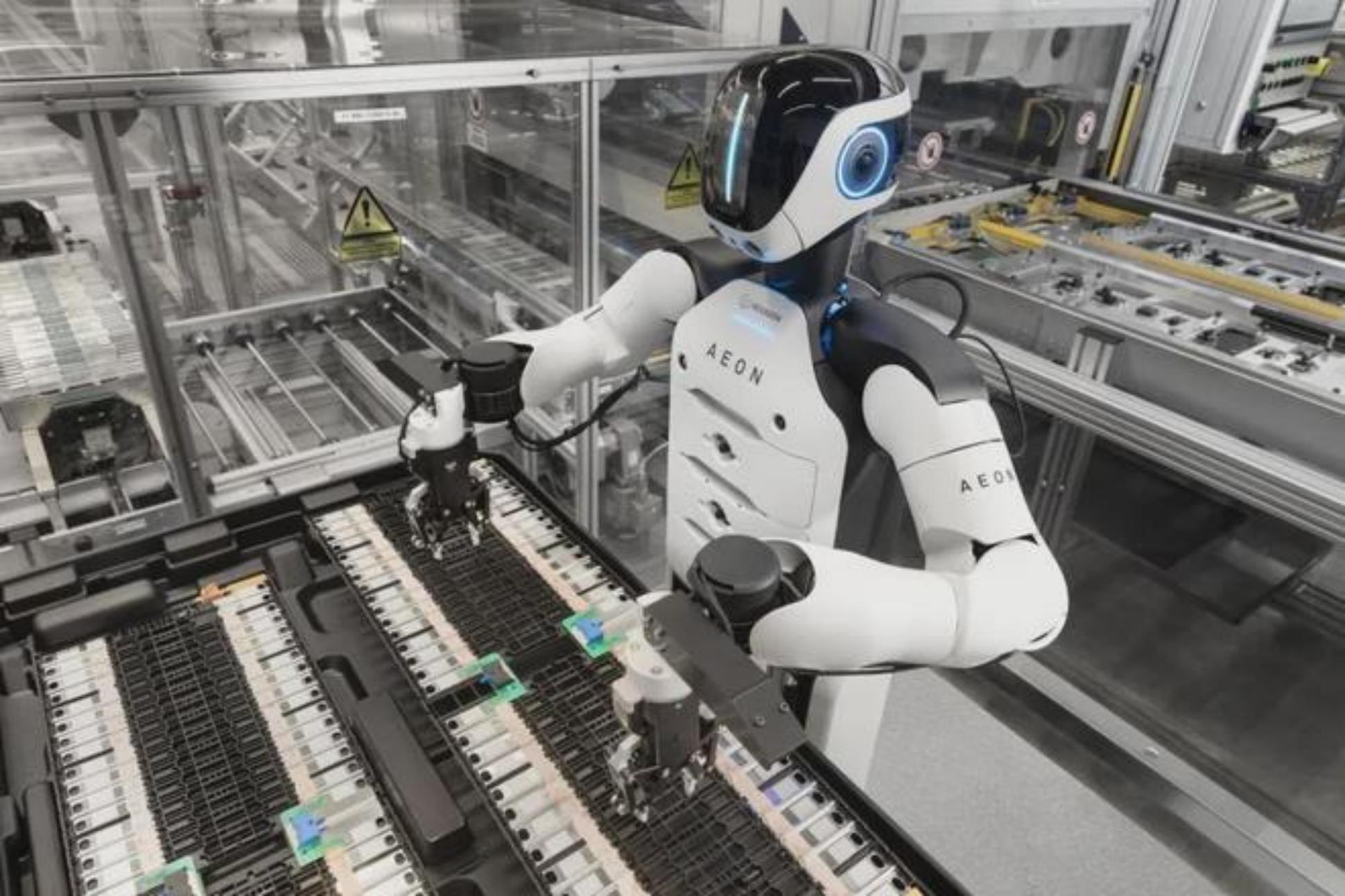 World's First! BMW Introduces Humanoid Robots on Production Line, Powered by Chinese Technology!