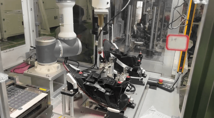 5 Factors to Consider When Selecting Assembly Robots for High-Mix Production