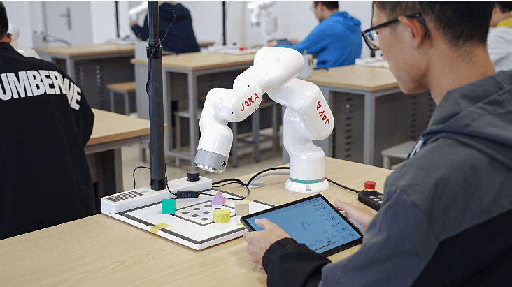 Key Performance Indicators (KPIs) for Industrial Robot Supply Assessment