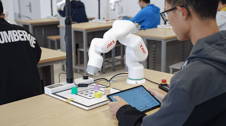 Educational Robotic Arm Best Practices for K-12 STEM Curriculum