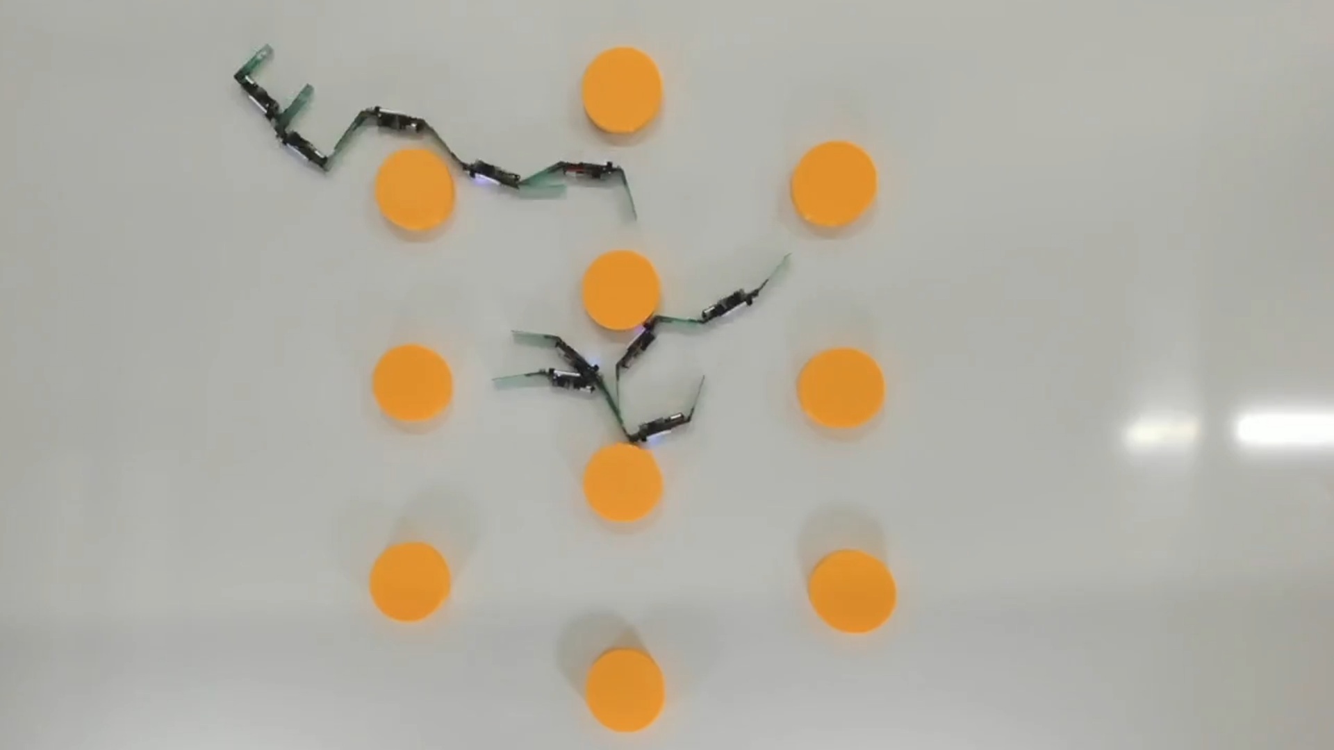 ‘Like a flowing material’: Robot swarm uses physics, not commands to self-organize