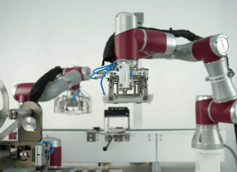 Cobots vs. Traditional Industrial Robots: Which Is Better for SMEs?