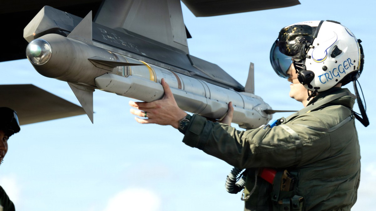 Smaller AIM-9X Sidewinder For Stealthy Weapons Bays Is In Development
