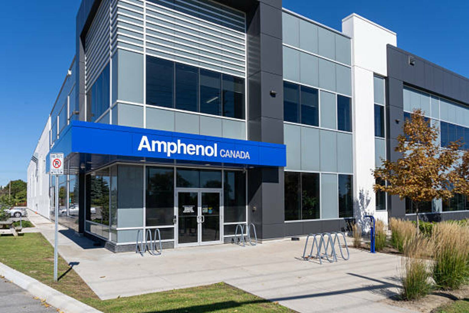 Why Amphenol Is The Ultimate Pick-And-Shovel Play For The AI And Robotics Boom