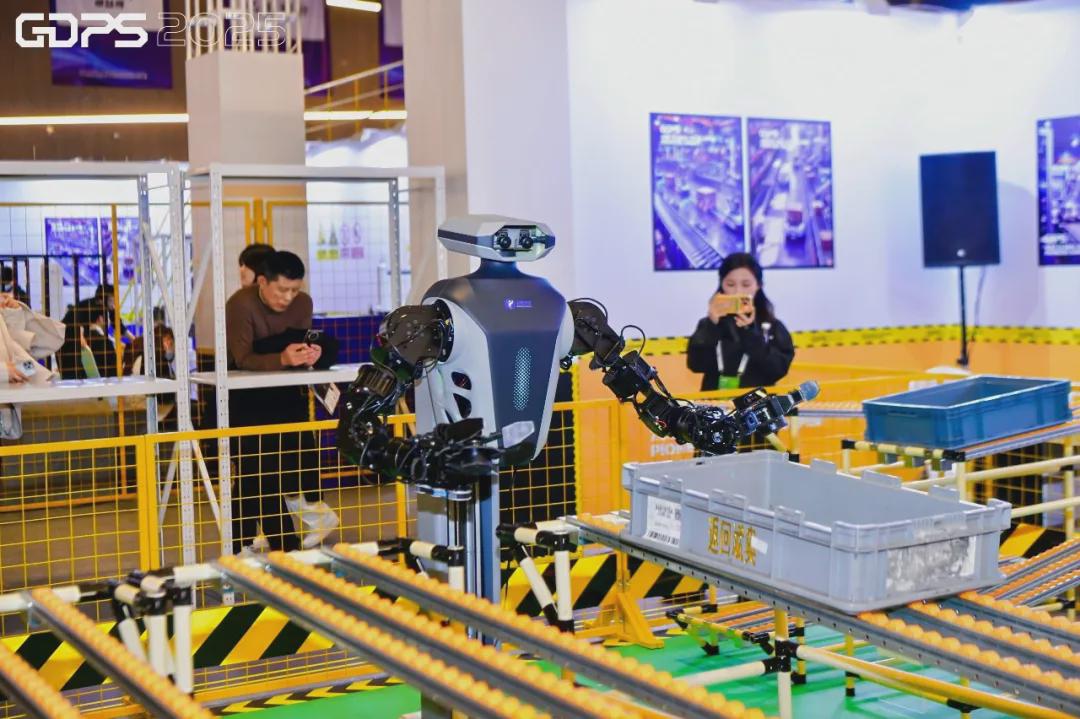 Over 100 Million in Funding! How Lingyu Intelligent Turns Robots into 'Data Collection Factories'?