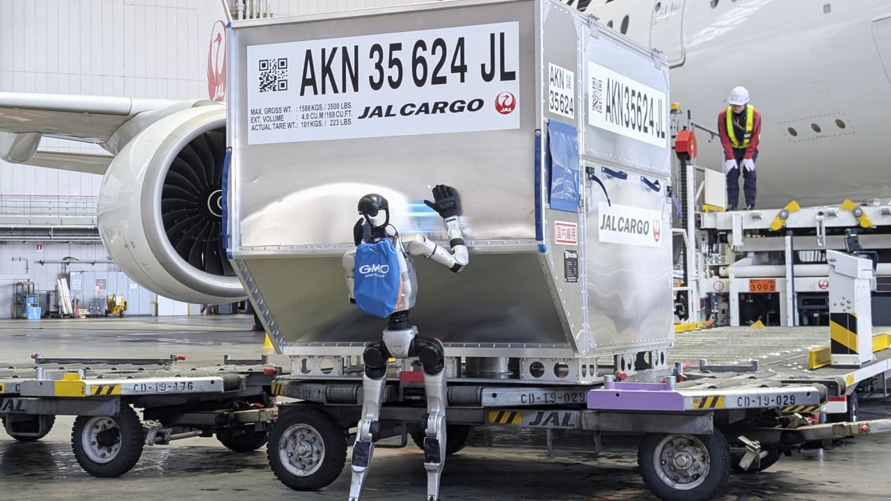 Baggage bots: Chinese humanoid robots roll into Japan’s airports amid labour shortage