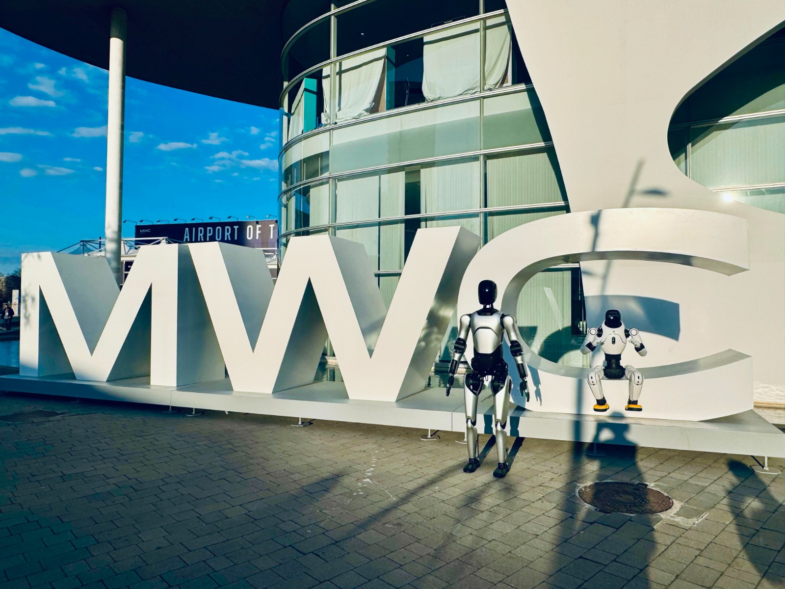 AGIBOT Showcases Full Humanoid Robot Portfolio at MWC 2026