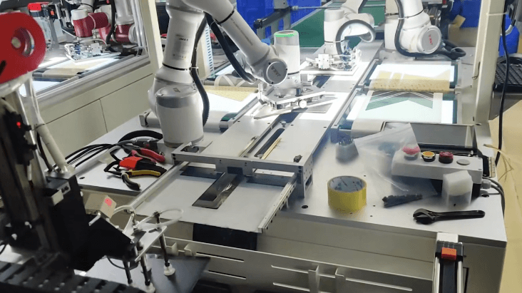 Collaborative Robot Arm vs. Traditional Arm: Safety, Speed, and Footprint