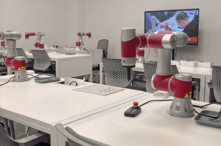 Choosing a Cobot China Partner: Focus on Software Ecosystem and Training