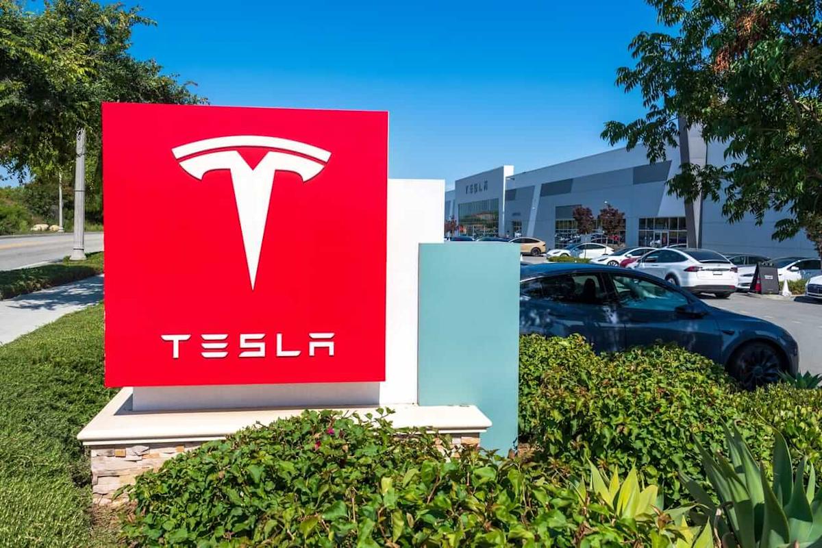 Tesla Is Chasing the Future of Driving. Its Stock Is Stuck in a 350x Earnings Trap