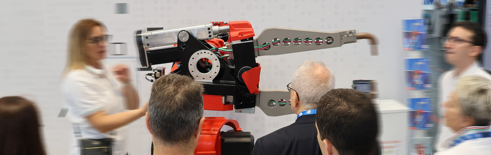 Comau introduces its innovative N-WG welding gun at Automatica 2025
