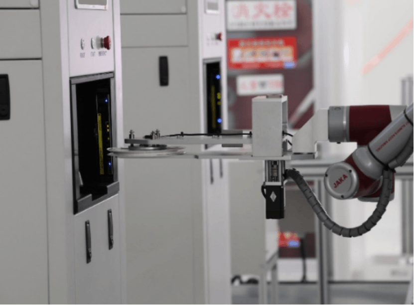 The History and Development of Industrial Cobots in Modern Automation