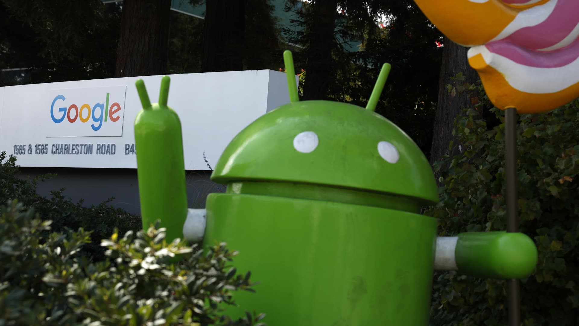 Google races to put Gemini at the center of Android before Apple’s AI reboot