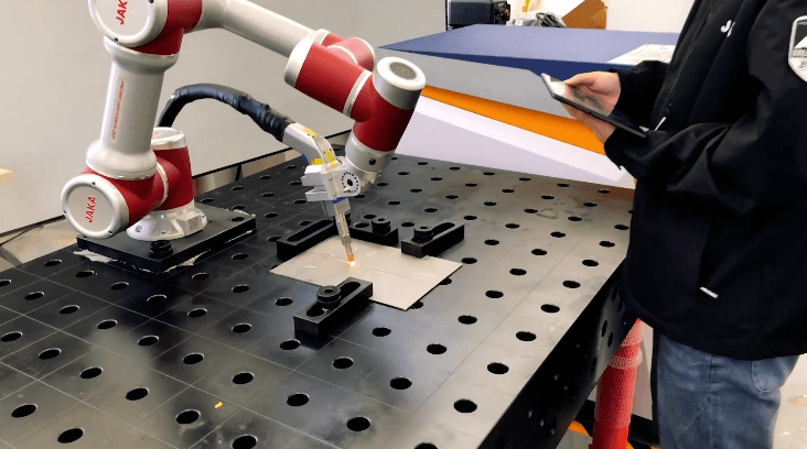 Integrating Force/Torque Sensors into the Flange of an Articulated Robot Arm