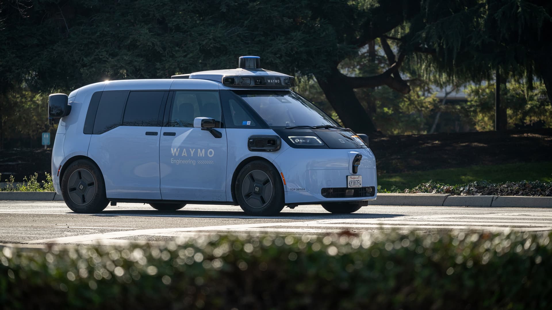 Waymo opens Ojai robotaxis to select riders as company aims to lower cost of fleet expansion