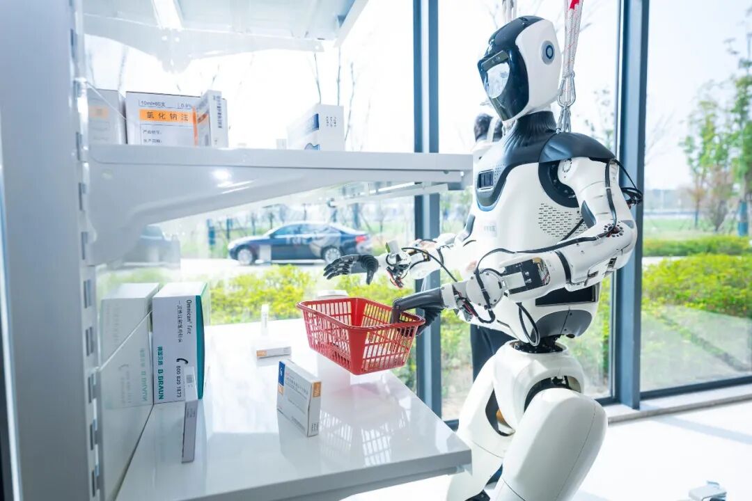 Yiji Mountain Hospital Welcomes a 'Non-Staff Officer': How Qizhi Uses Embodied Intelligent Robots to Enhance Healthcare