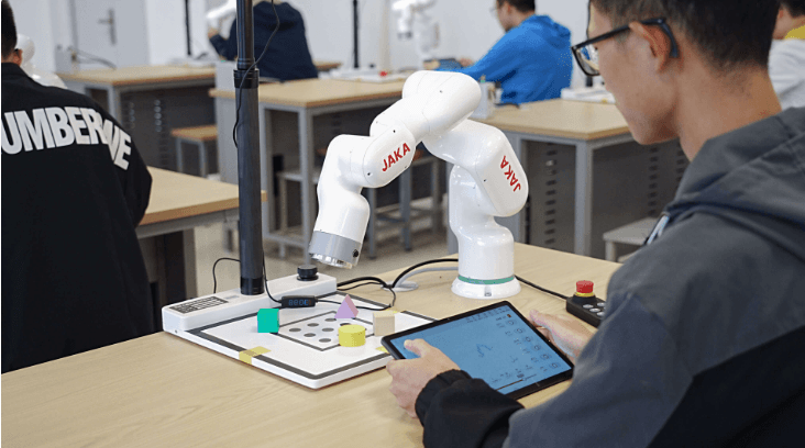 The Reasons Why JAKA Robotics is the Preferred Robotic Arm Supplier for Education