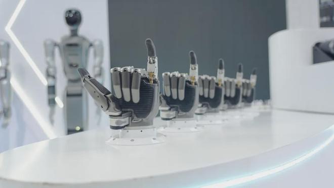 Breaking the 'Impossible Triangle' of Dexterous Hands: Global Launch of the Y-Hand M2 by Yuequan Biomimetic