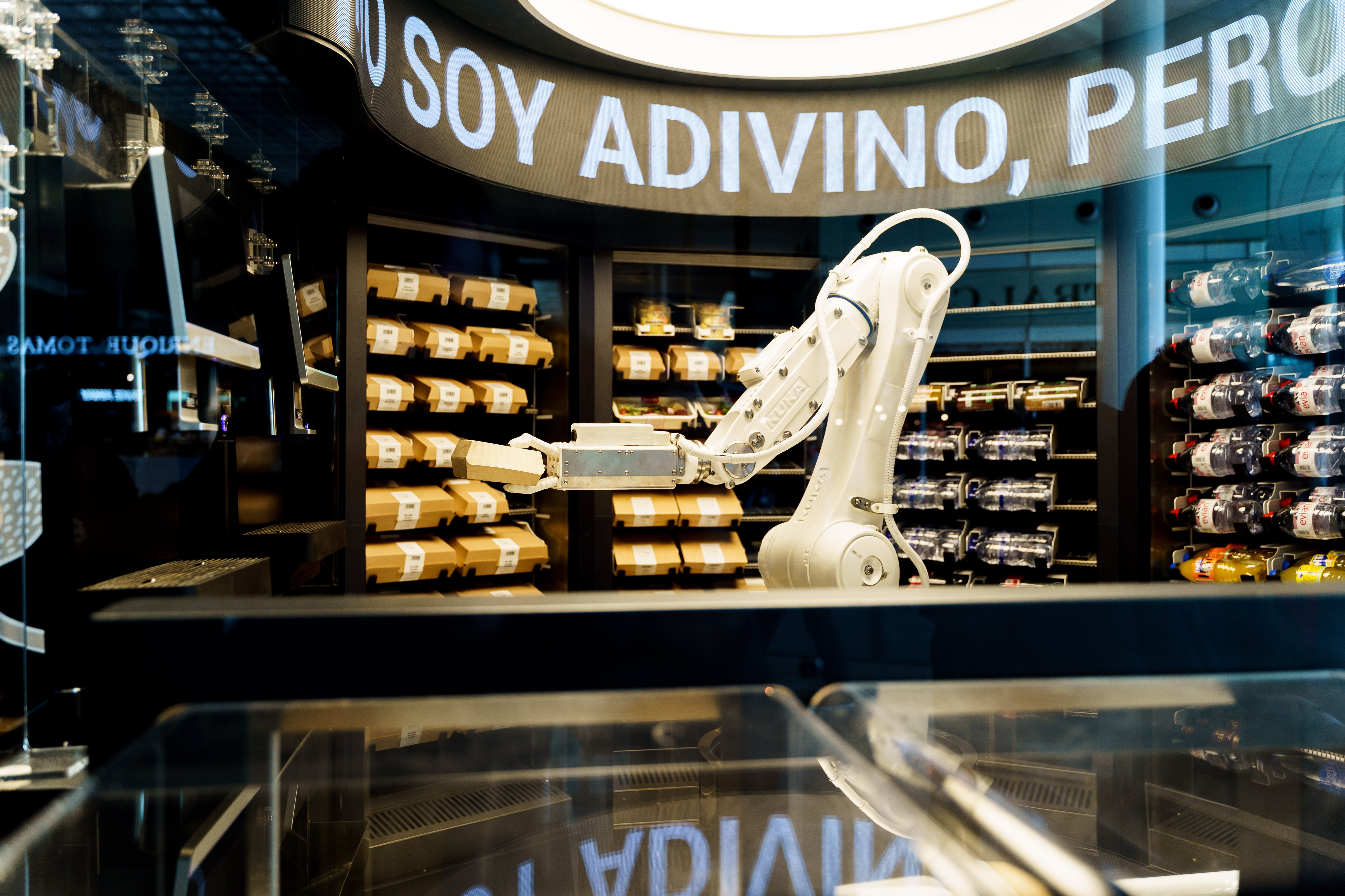 KUKA and Areas drive the catering revolution with Artificial Intelligence at Josep Tarradellas Barcelona-El Prat airport