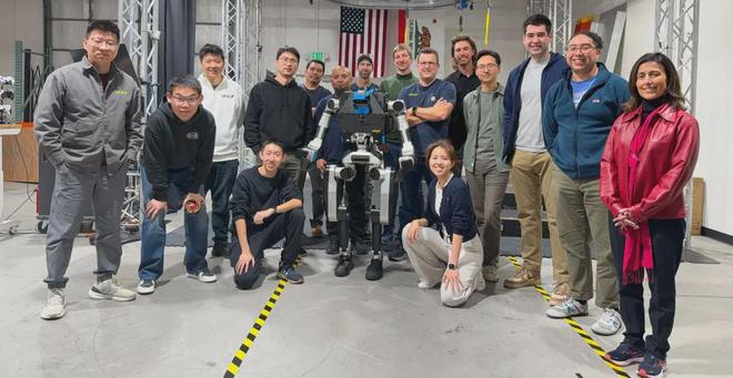 Silicon Valley Startup Launches Humanoid Robot Company! Commercial Deployment Achieved in 18 Months with Orders from Apple, SpaceX, and NASA!