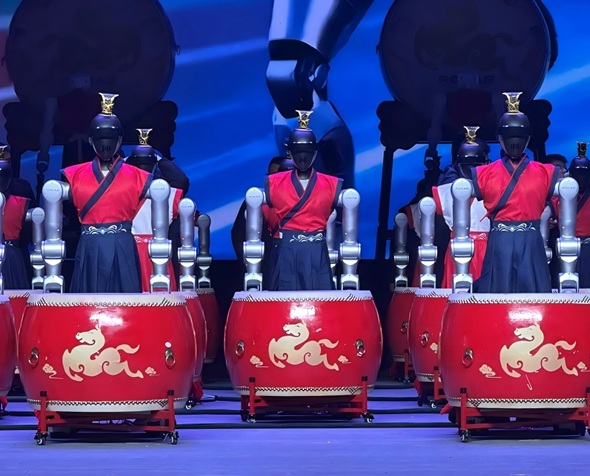 ROKAE Embodied Intelligent Robots Take the Stage at the Shandong Robot Spring Festival Gala