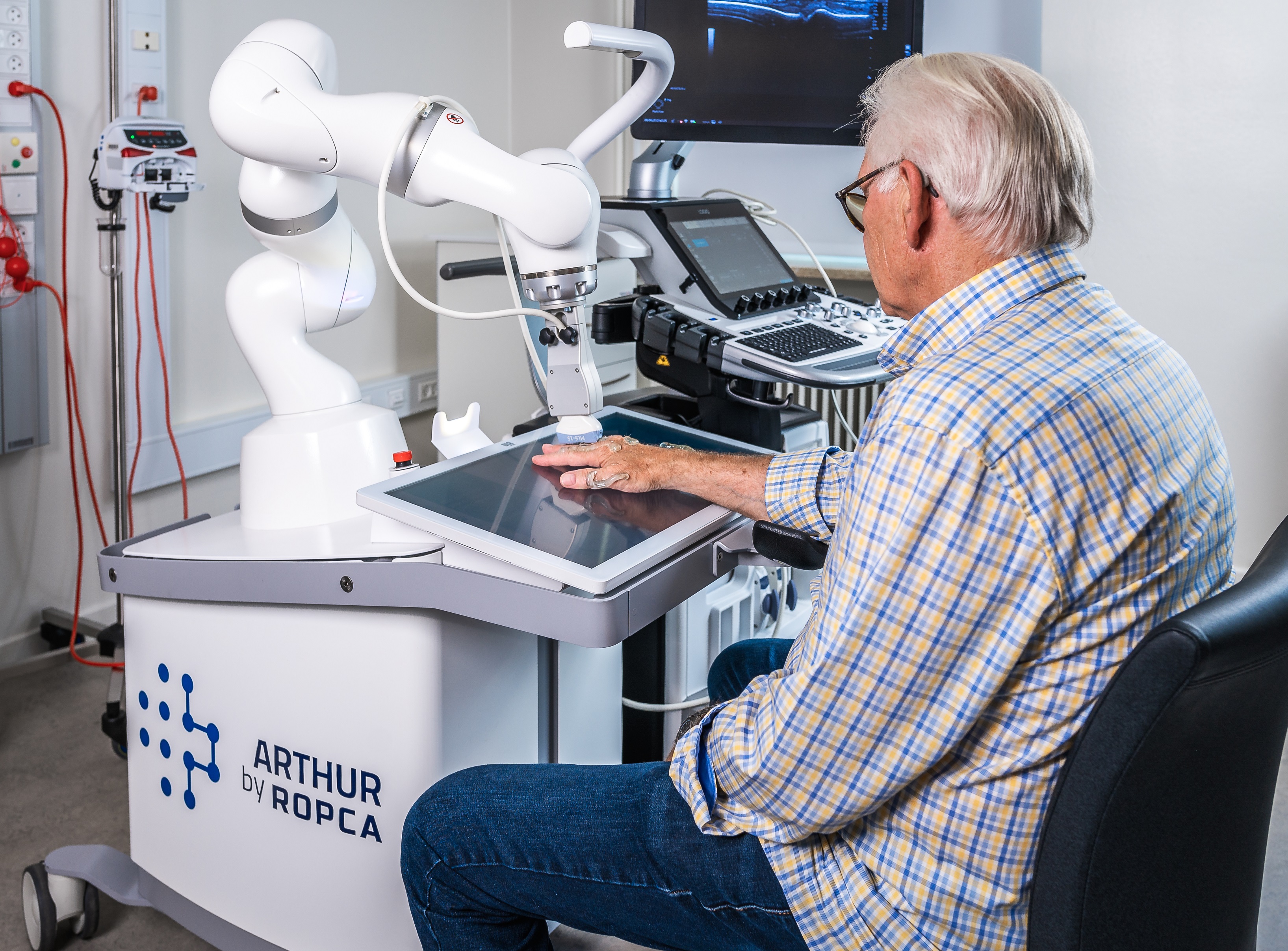 Innovations for the Medicine of the Future: KUKA at MEDICA 2025