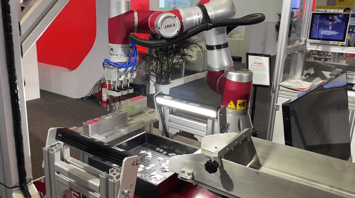 Essential Safety Tips for Operating Collaborative Robots Alongside Humans