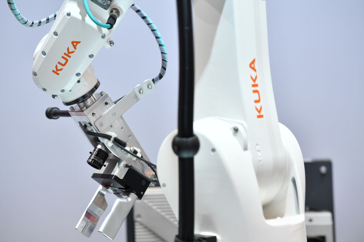 Midea Is Said to Consider China IPO for German Robot Maker Kuka