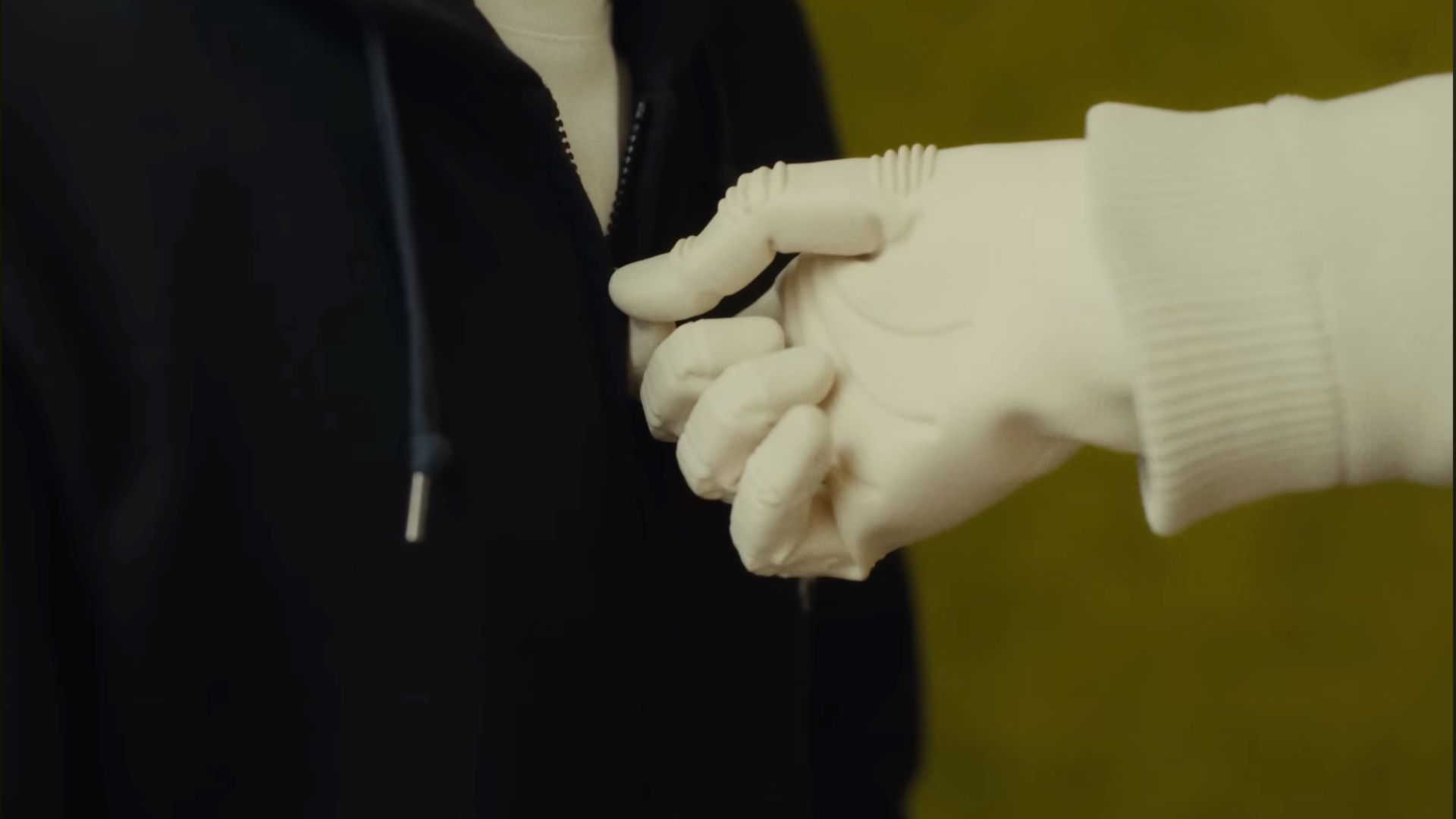 1X Enhances NEO Humanoid Robot with Advanced 25-DOF Hands for Versatile Tasks