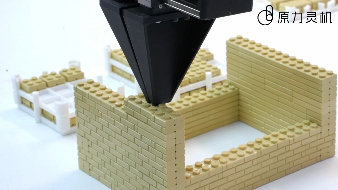 Six Robots Assemble a 3.5-Meter Great Wall Model Using 81,920 Blocks at WAIC