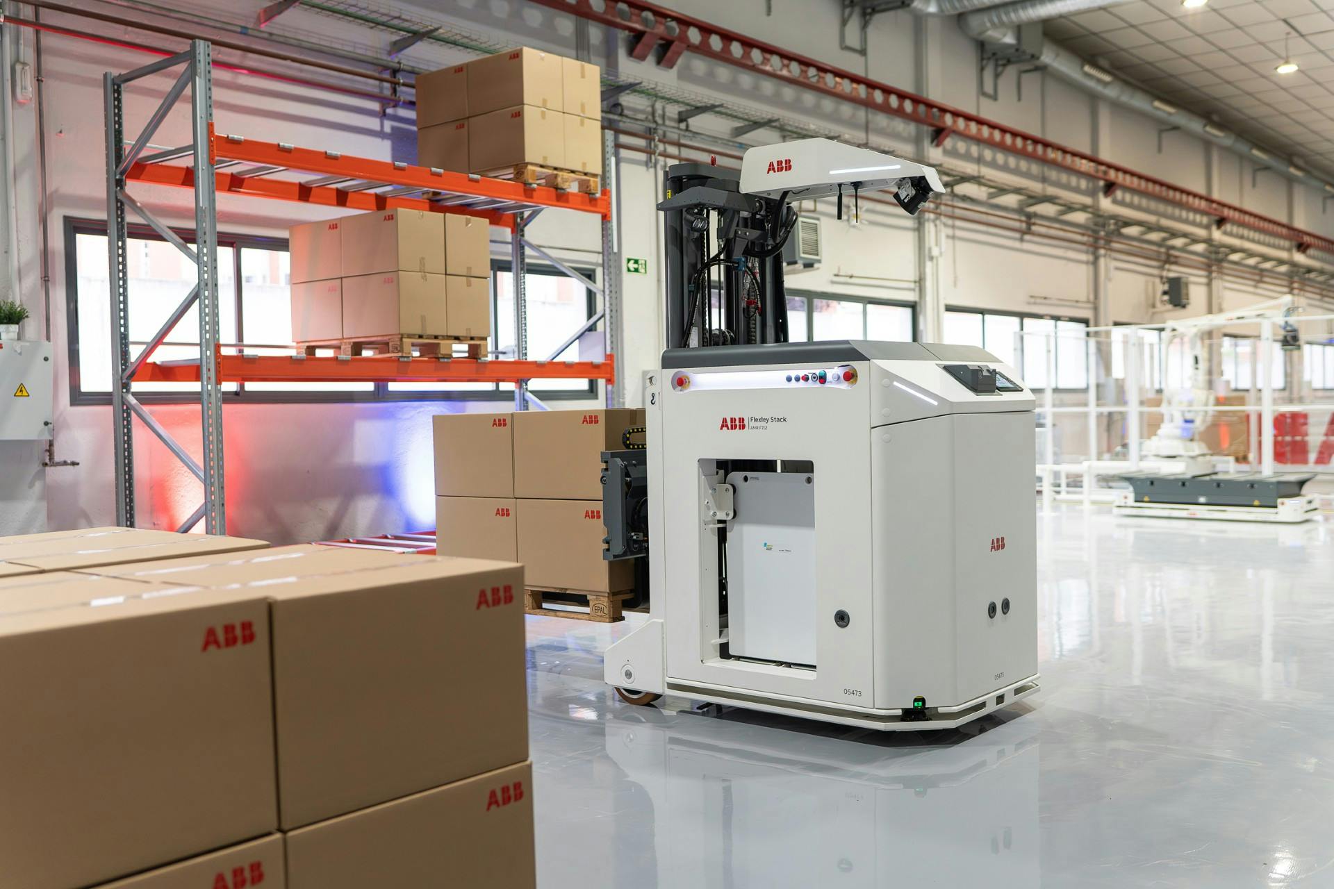 ABB Robotics Introduces Flexley Stack F712 Platform for AI-Driven Autonomous Forklifts
