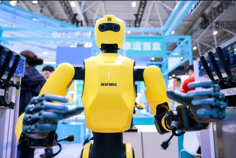 Shenzhen's Robotics Sector Advances 'Intermediate Layer' for Humanoid Robots at WAIC