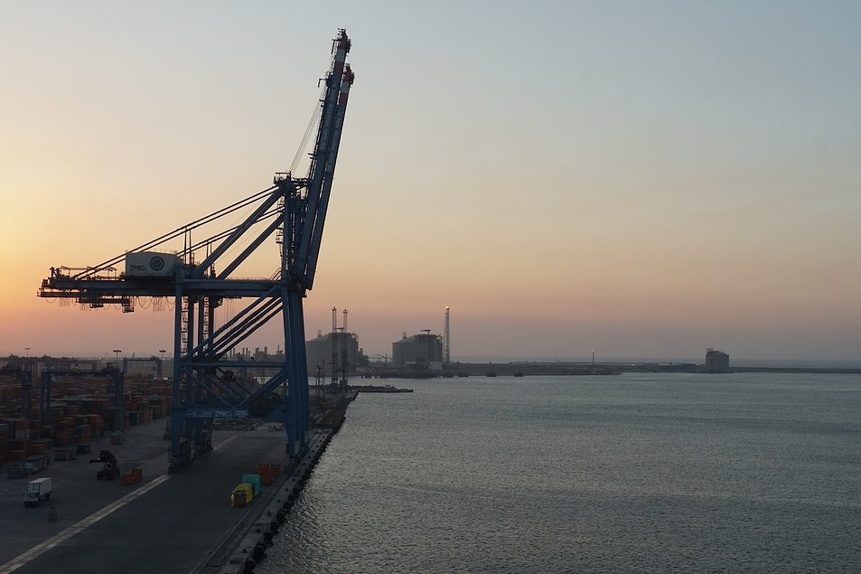 Drone Strike Causes Fire on U.S. Vessel and Greek LNG Tanker at Egyptian Port