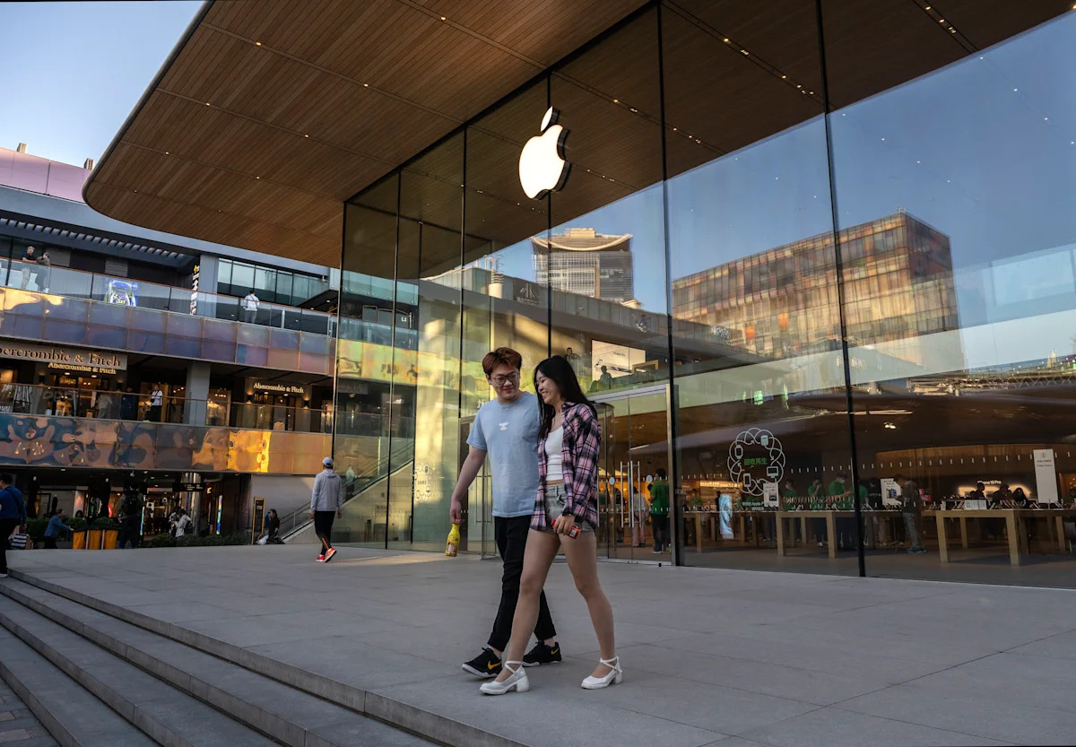 Retail Investors Shift Focus from Apple, Tesla, and Chip Stocks Amid Market Changes
