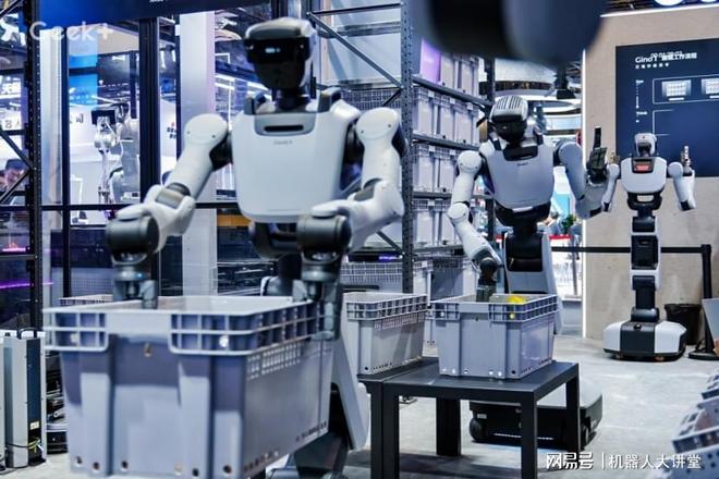 Gino 1 Robot Showcases Speed and Versatility at WAIC 2023