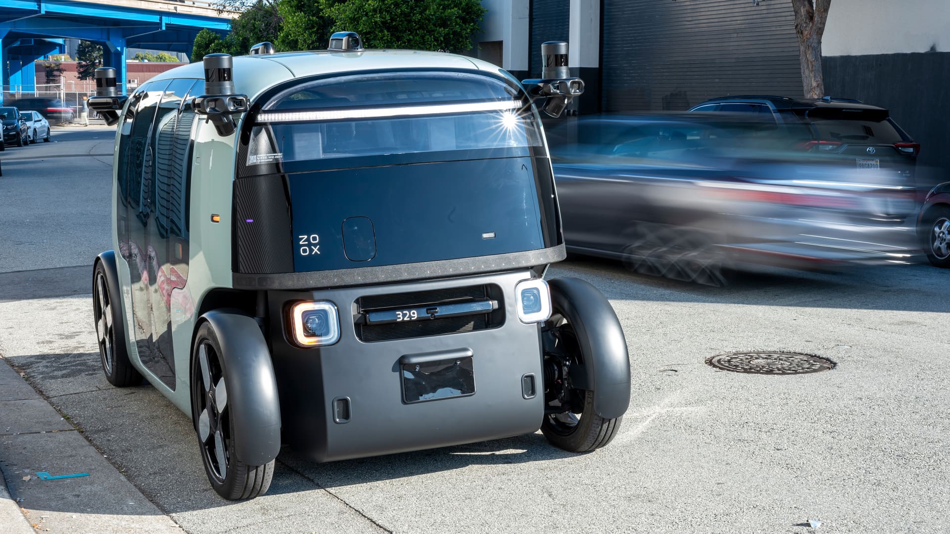Zoox Recalls 105 Robotaxis Due to Software Issue with Smoke Detection