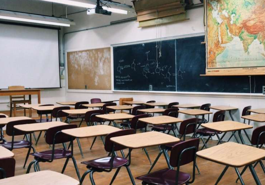 New York School District Suspends Pilot Program for Realistic Robot Teacher After One Week