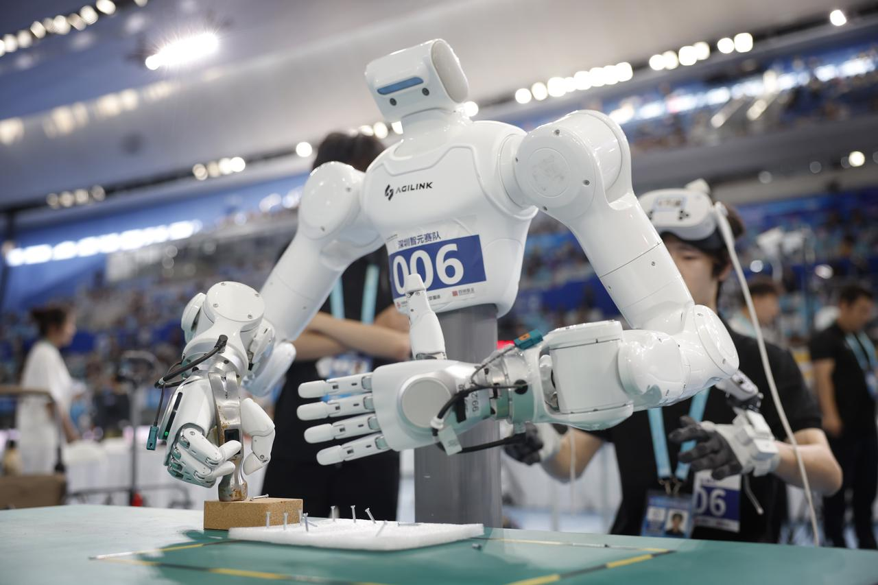 AGIBOT Achieves 18 Gold Medals at World Humanoid Robot Games, Leading Medal Rankings