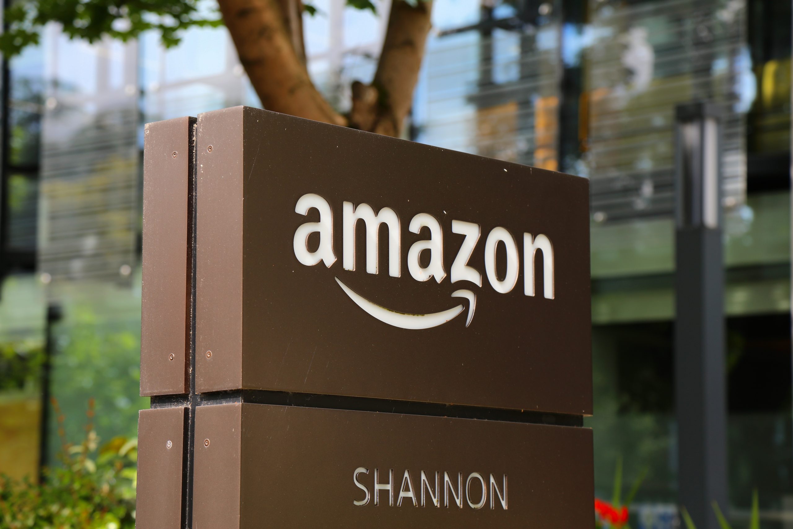 Amazon Increases Capital Expenditure Forecast to $220 Billion, Focusing on AI Investments