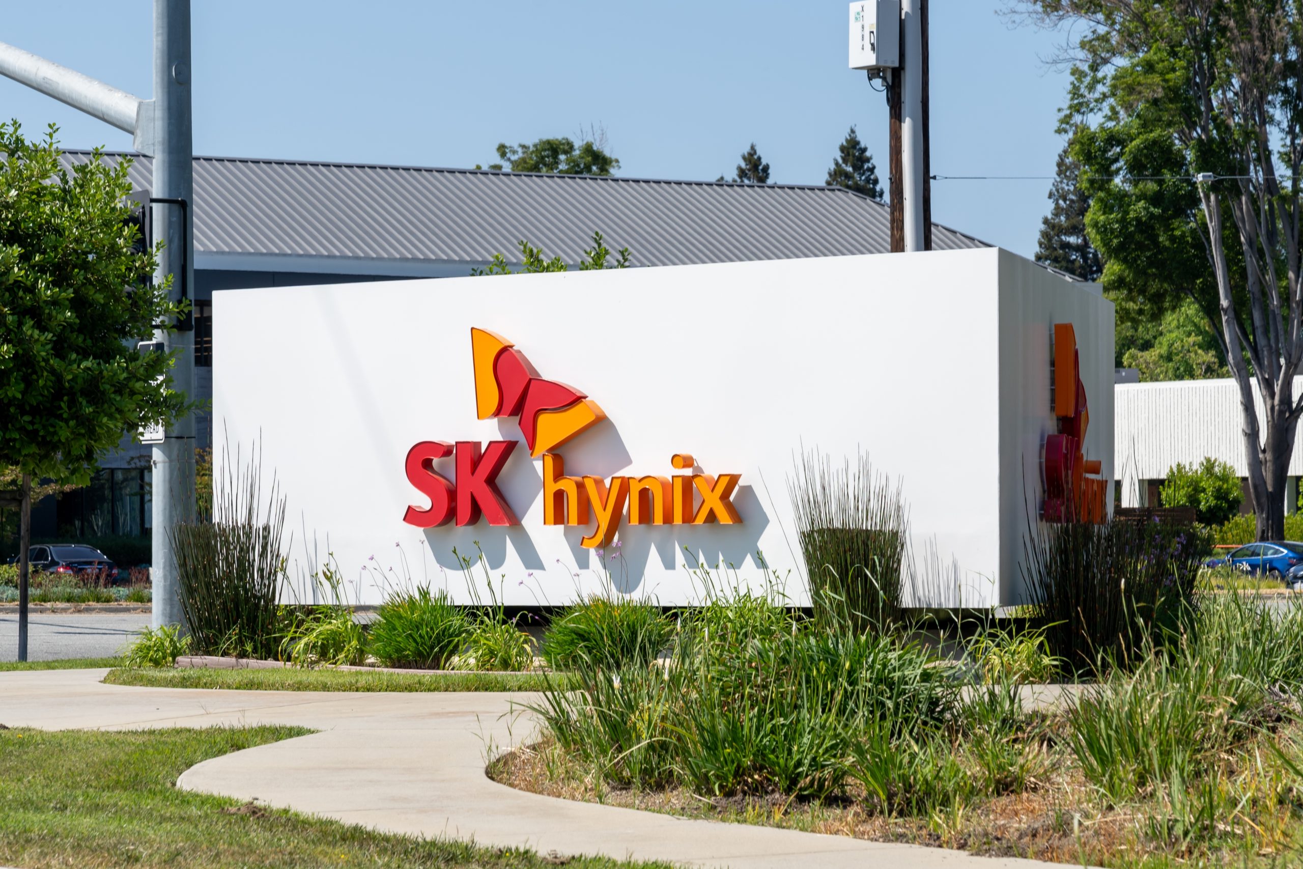 SK hynix Shares Surge Nearly 30% Amid AI Chip Stock Recovery