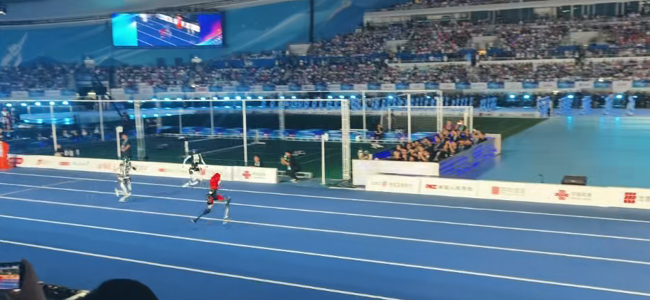 Chinese Robot Sets New 100m World Record at Ice Ribbon Event