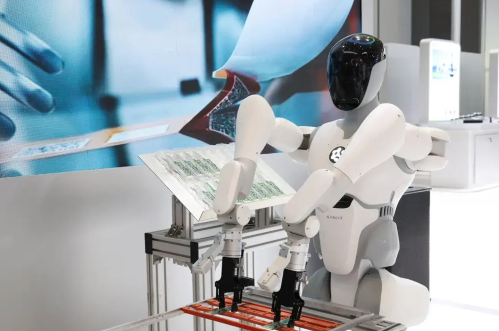 Humanoid Robots Evolve as Competition Intensifies in Human-Like Capabilities