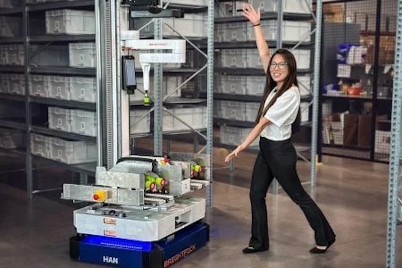 Brightpick Expands Partnership with Dr. Max Group to Deploy 44 More Robots