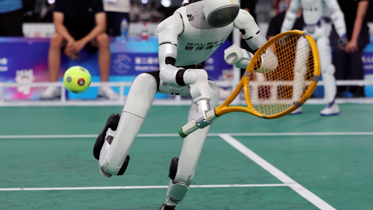 Galbot's Humanoid Robot Excels in Tennis at World Humanoid Robot Games