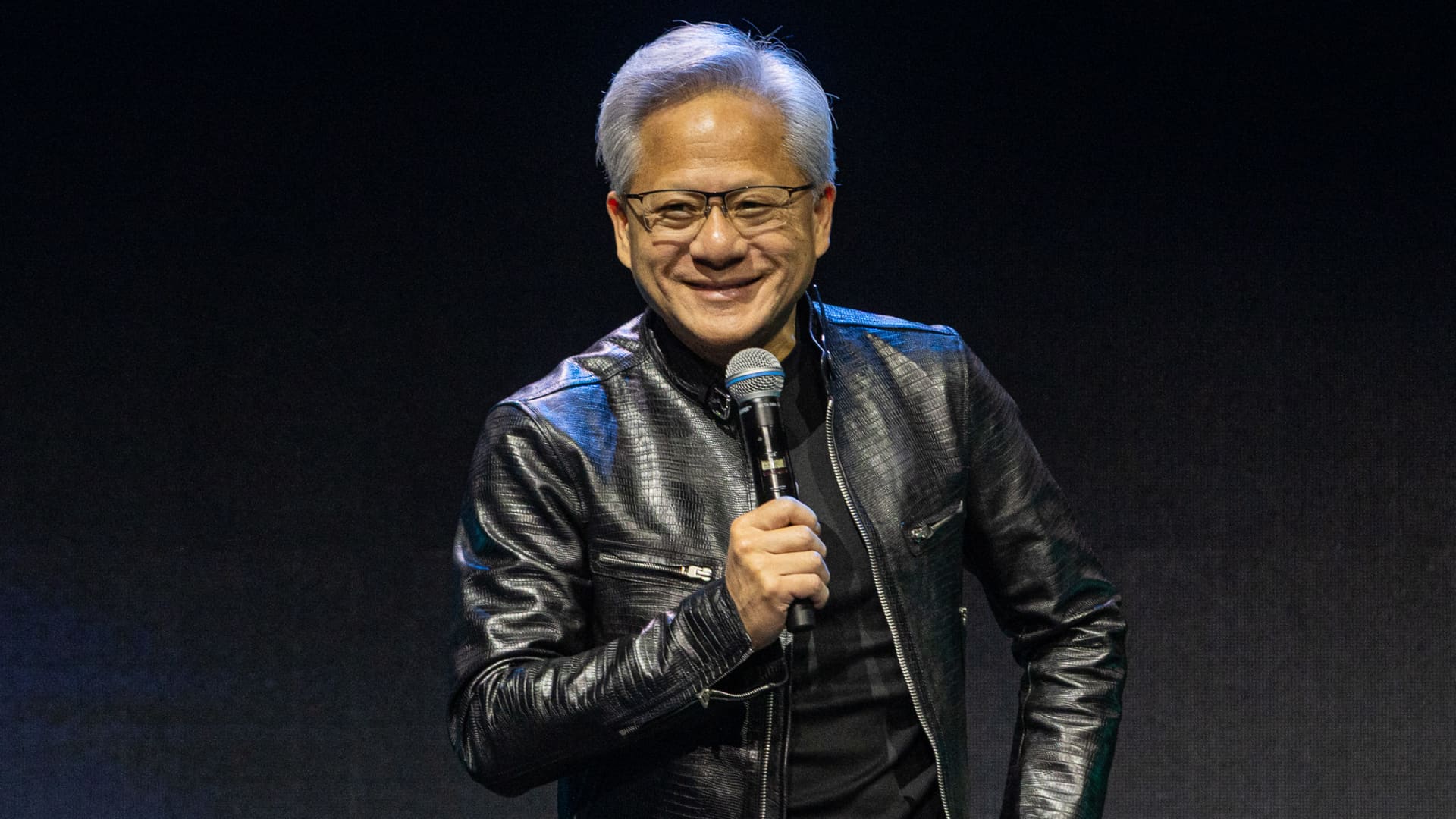 Nvidia Shares Surge 7% Following Strong Earnings and AI Demand Forecast