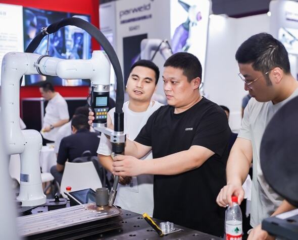 ROKAE Robotics Showcases AI-Driven Welding Innovations at Key Industry Exhibitions